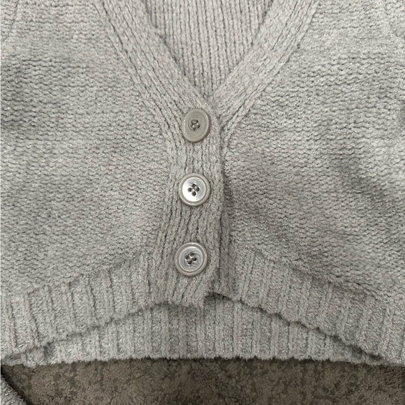 Urban Outfitters Dina Chenille Cropped Grey Cardigan Sweater - Picture 4 of 6